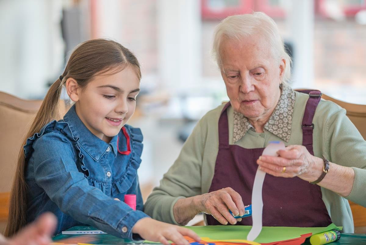 intergenerational art sessions